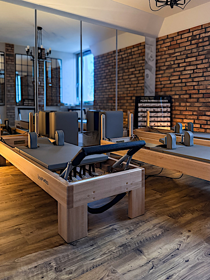Wnętrze studia — sala do ćwiczeń